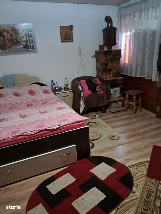 Casa cu 2 camere, teren 1000 mp, acces asfaltat