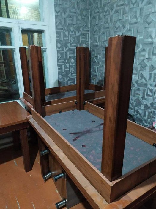 Продам ресторанную мебель Столы