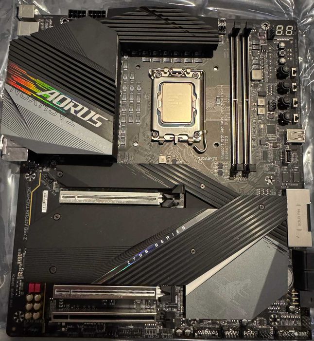 Placa de baza Gigabyte Z790 Aorus Tachyon + i9 14900K