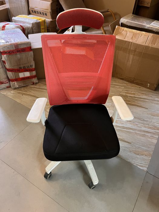 Офисное кресло.