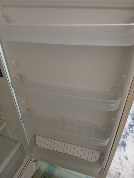 Продам холодильник indesit