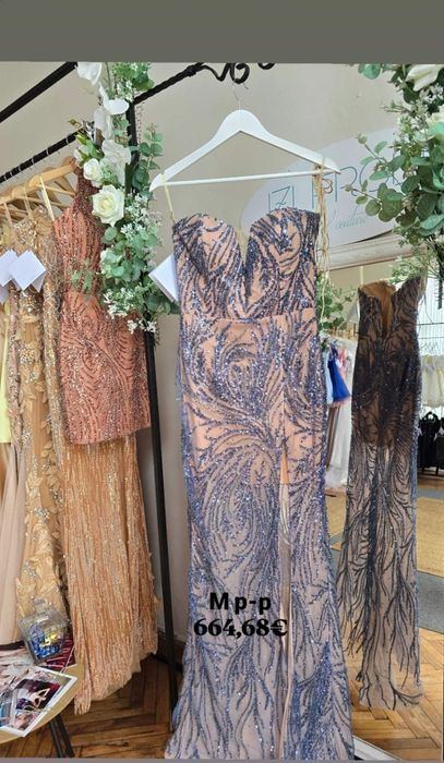 Официална дълга рокля.