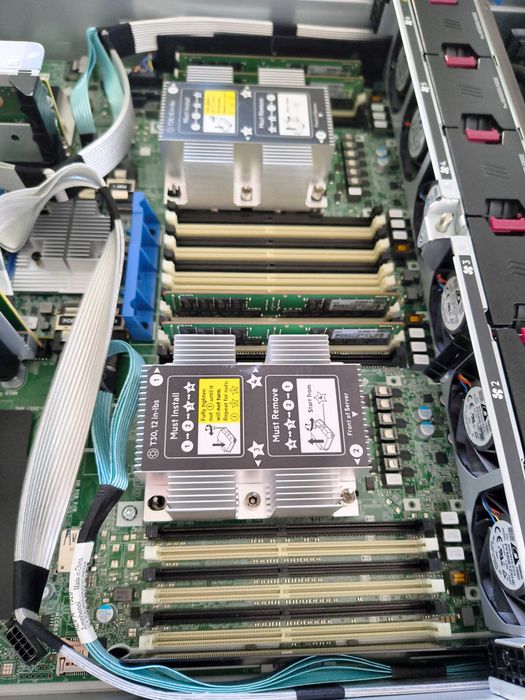 Сървър HPE DL380 Gen10 24sff 2*X Gold 6154 18C 3.0-3.9GHZ 64Gb 8*NVMe U.2 16*SATA/SAS P816i-a/4GB