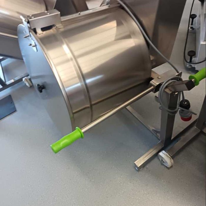 Malaxor vertical pentru carne, aluat, condimente, fainuri, premixuri , pulberi , ceaiuri - omogenizator 120 litri