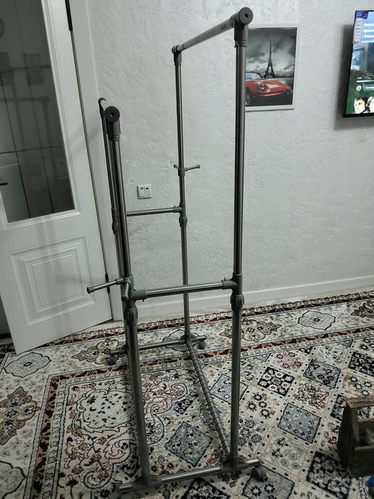 Напольная вешалка для одежды