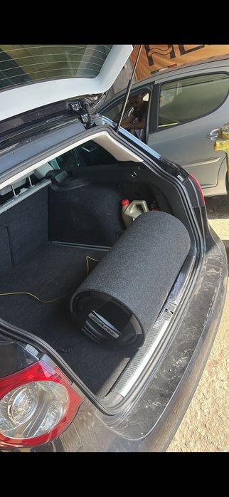 Vând subwoofer alpine 1000w cu stație