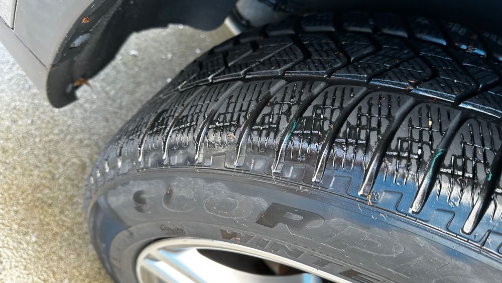 Зимни Рън флат гуми за БМВ х5 Pirelli Scorpion . 255/50/19 .