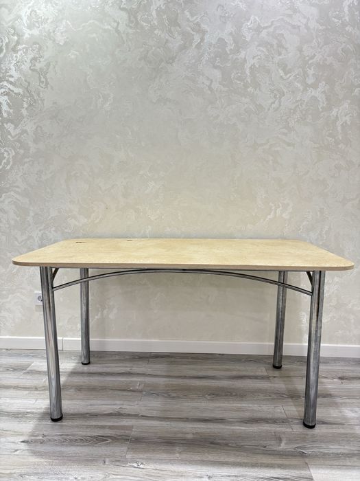 Продам стол кухонный