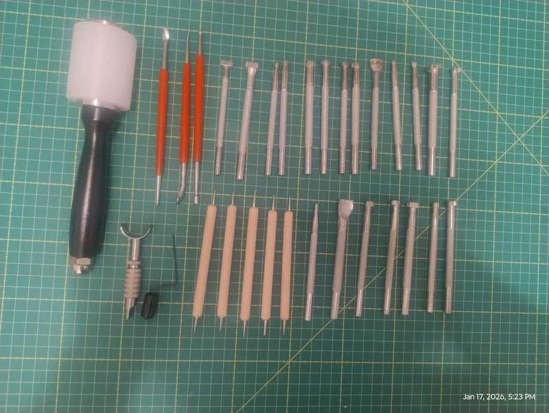Set 20 stante pielarie + unelte sculptura modelare in piele