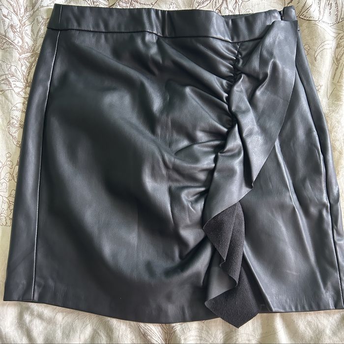 Кожена пола Avin