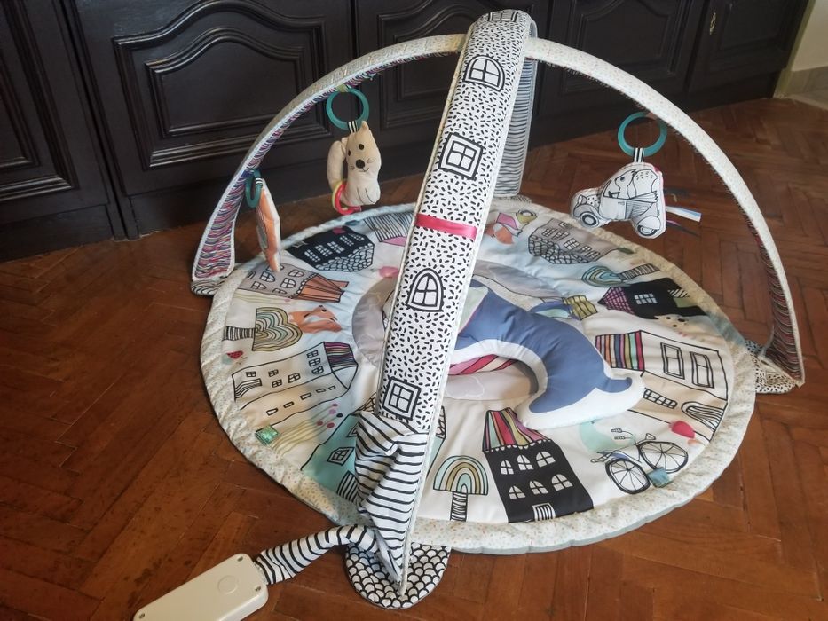 Vand saltea de activitati Skip Hop