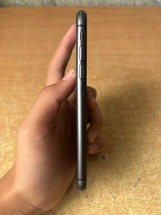Продам айфон 11 IPhone 11