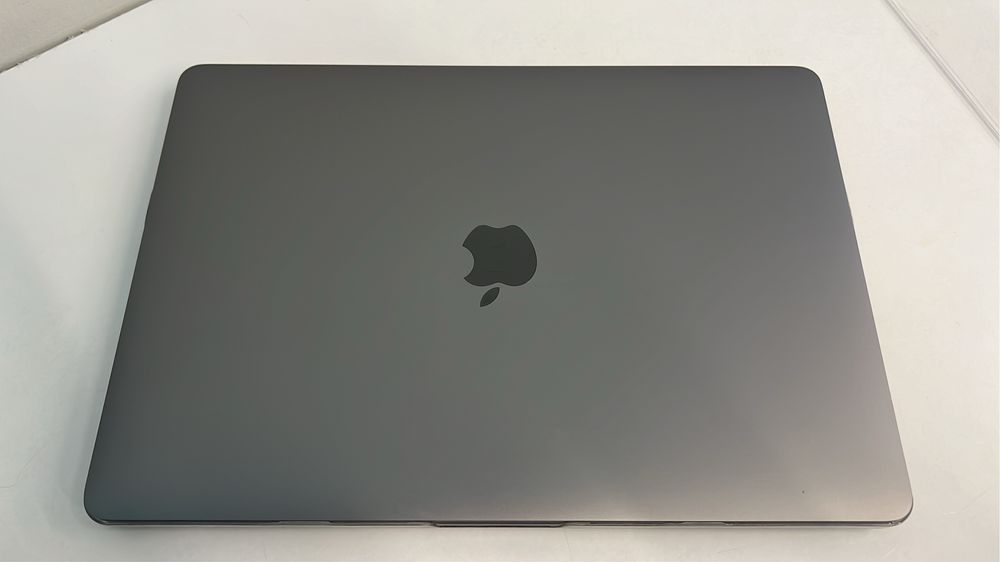 MacBook Pro 13” M2 (2022)