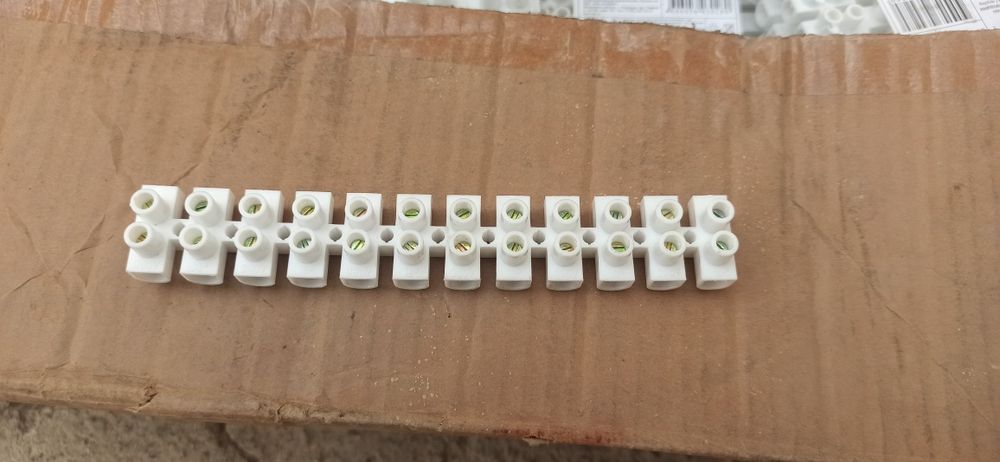 Зажим IEK  контактный  винтавой
винтовой ЗВИ-30 н/г 6-16мм2 12пар IEK