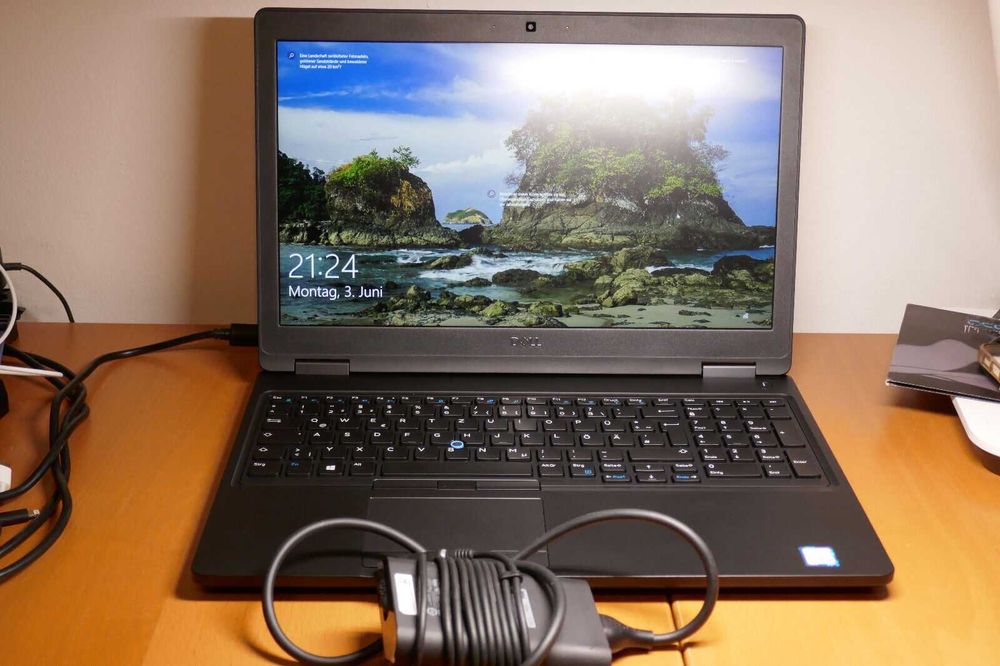 Dell Latitude 5590 - 15.6" - FHD - i5-8250U - 8/256 GB + Win11 + чанта DELL