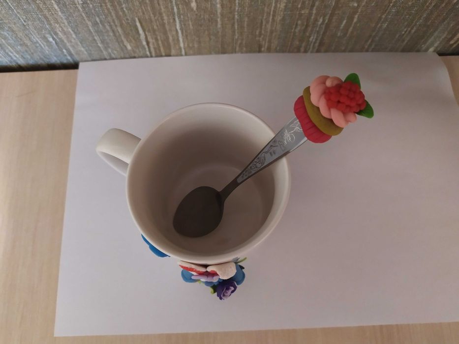 Кружка с ручным декором.