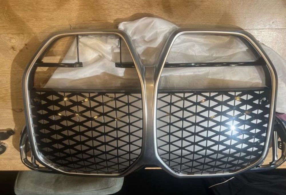 Бмв i4 решетка оригинална нова