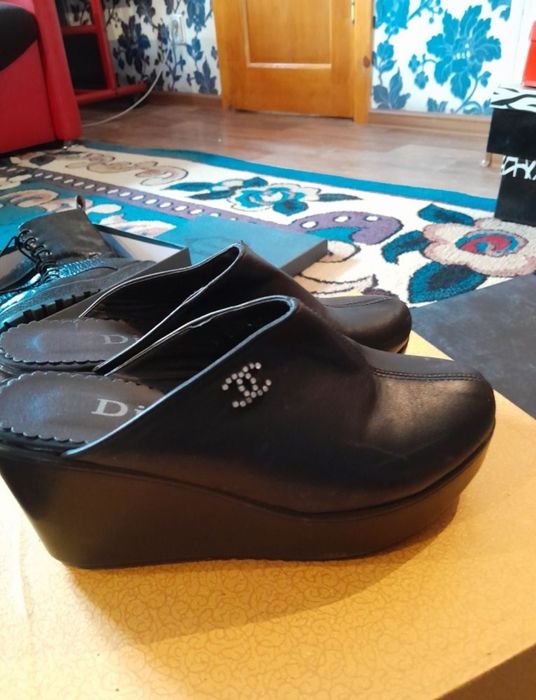 Продам обувь женскую 39-40 р