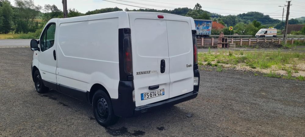Renault Trafic 1,9 Diesel Accept Variante  să  dau eu diferență mai pt Audi 2010  în sus
