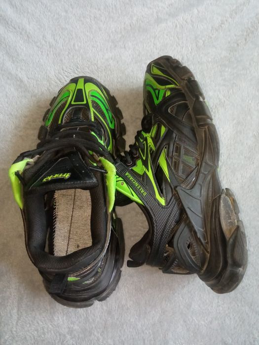 Продам Balenciaga track 2