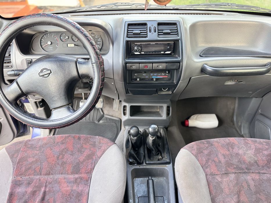 Машина Nissan Terrano