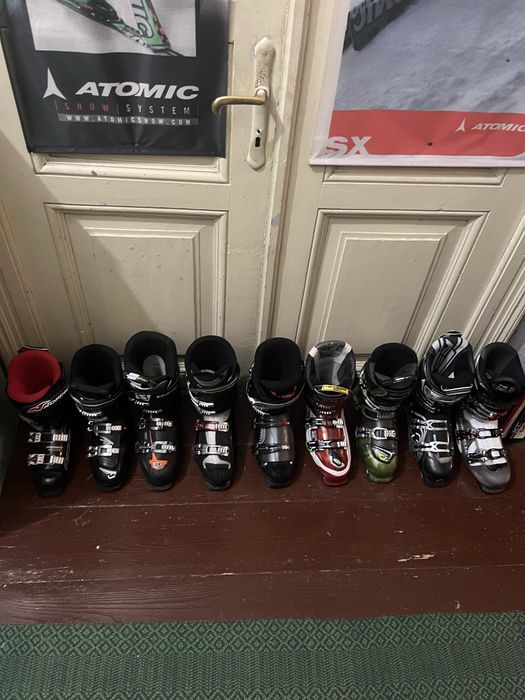 Продавам ски обувки,каски,очила и щеки