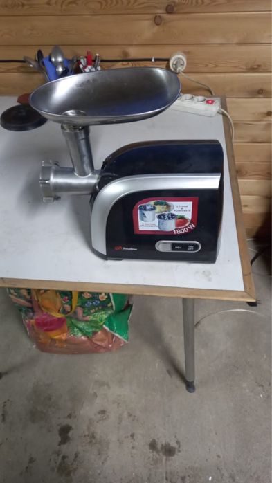 Мясорубка электрическая