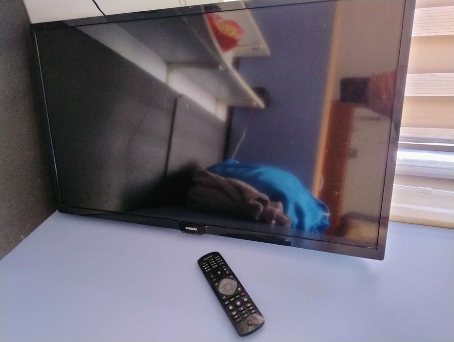 doua TV Led 81cm (32") Philips si Toshiba, defecte
