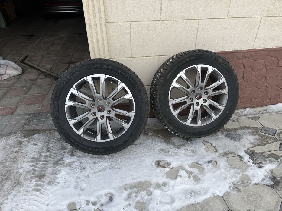 Продам комплект диск и шины  R20