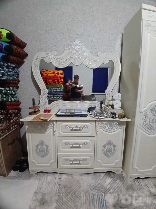 Yotoqxona mebel sotiladi