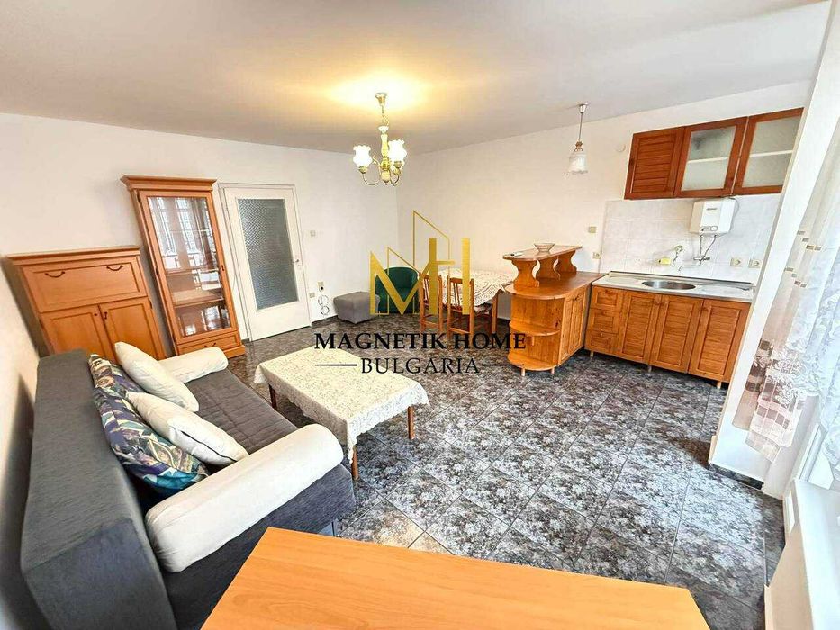 Приветлив двустаен апартамент до Младежки дом и у-ще Иван Вазов в ж.к. Възраждане