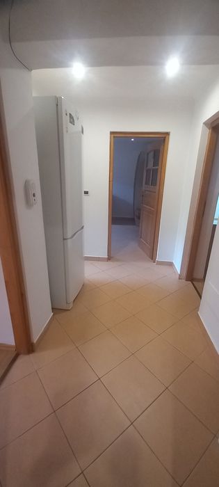 Închiriere apartament trei camere