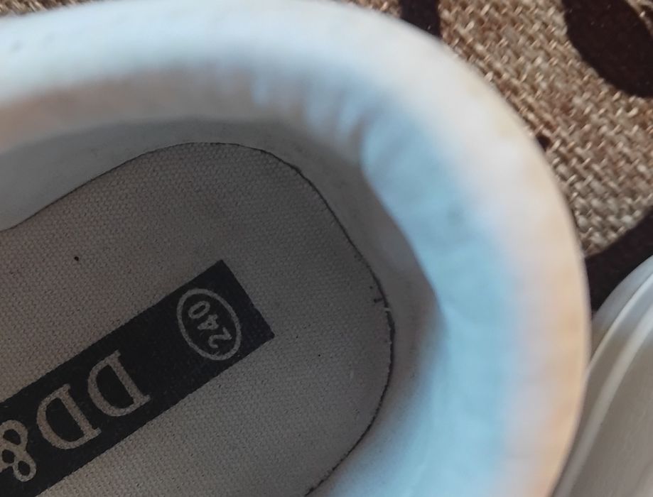 Продам красовки за 4000