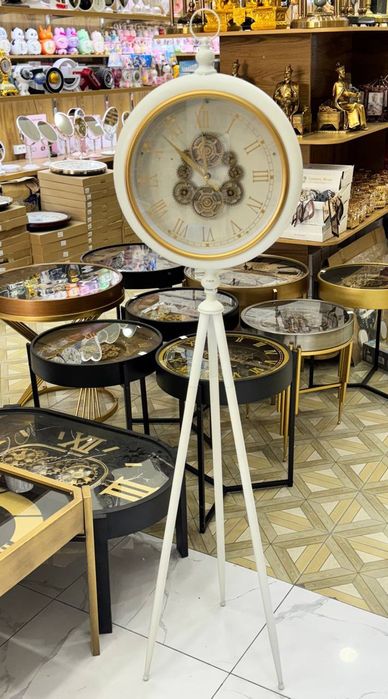 Zamonaviy va klassik uslubdagi  soat