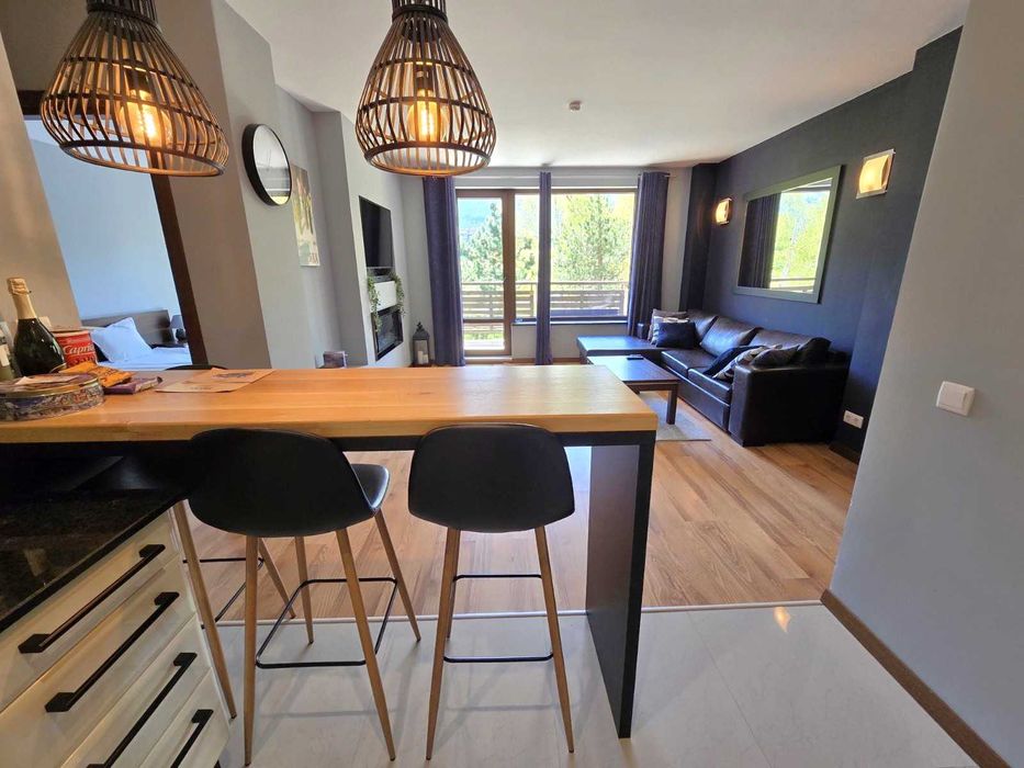 Луксозно обзаведен тристаен апартамент с южно изложение за продажба в комплекс Тера