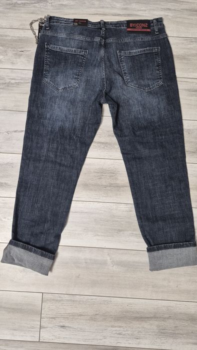Blugi dsquared2 elastici noi cu etichetă