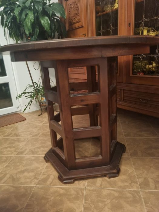 Масивна трапезна маса