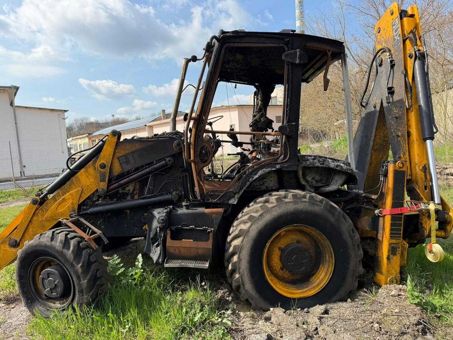 Продавам комбиниран багер JCB 3CX