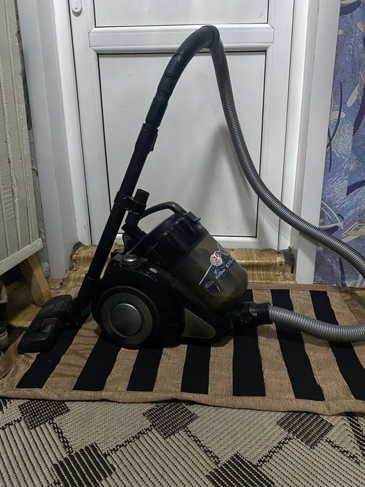 Продам пылесос artel