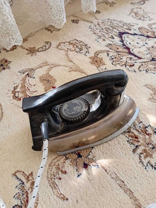 Продаются Утюг дазмол , советский