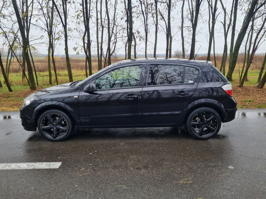 Plansa bord Opel Astra H , breck , hatchback , cabrio