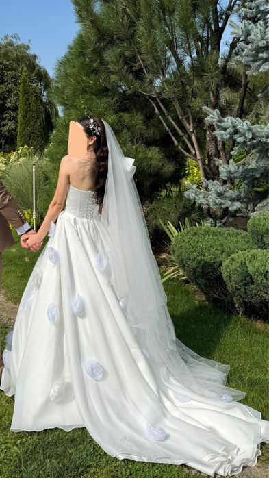 Свадебное платье с цветами