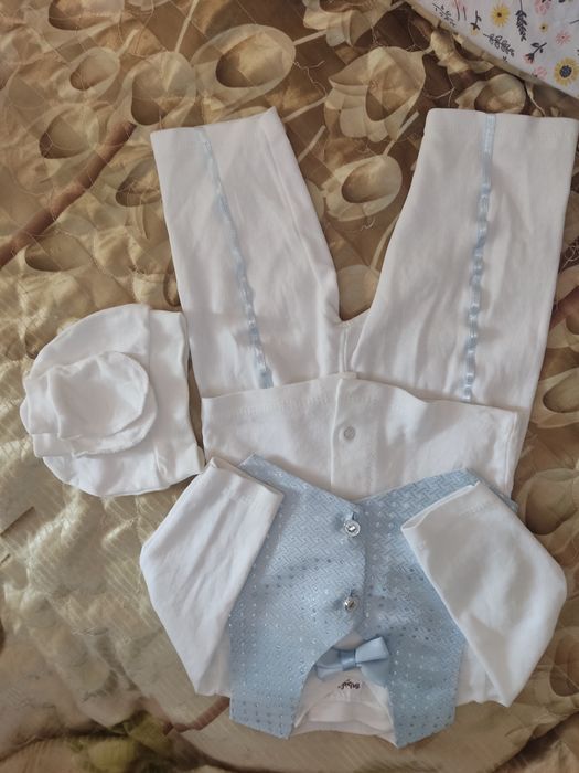 Продам костюмчик на выписку