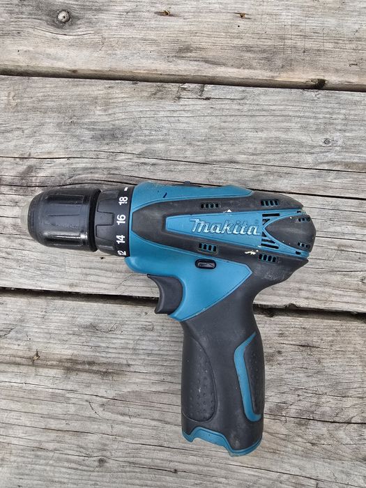 Bormasina makita DF 330 D de 10.8V