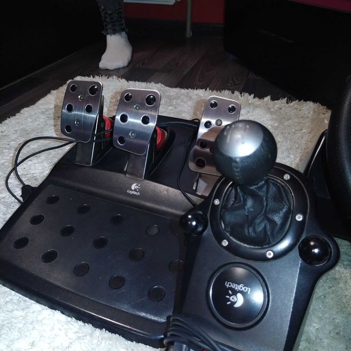 Волан с педали и скорости Logitech G27 racing