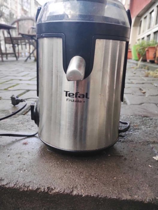 Сокоизтисквачка Delongi robo djet