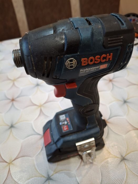 Винтоверт  ударен BOSCH GDR 18V-200C