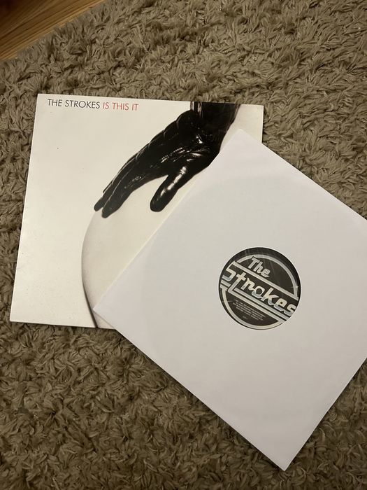 Vinyl The Strokes Is this it? Brasov • OLX.ro