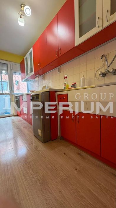 ГОЛЯМ Тристаен апартамент под наем в централната част на гр. Варна