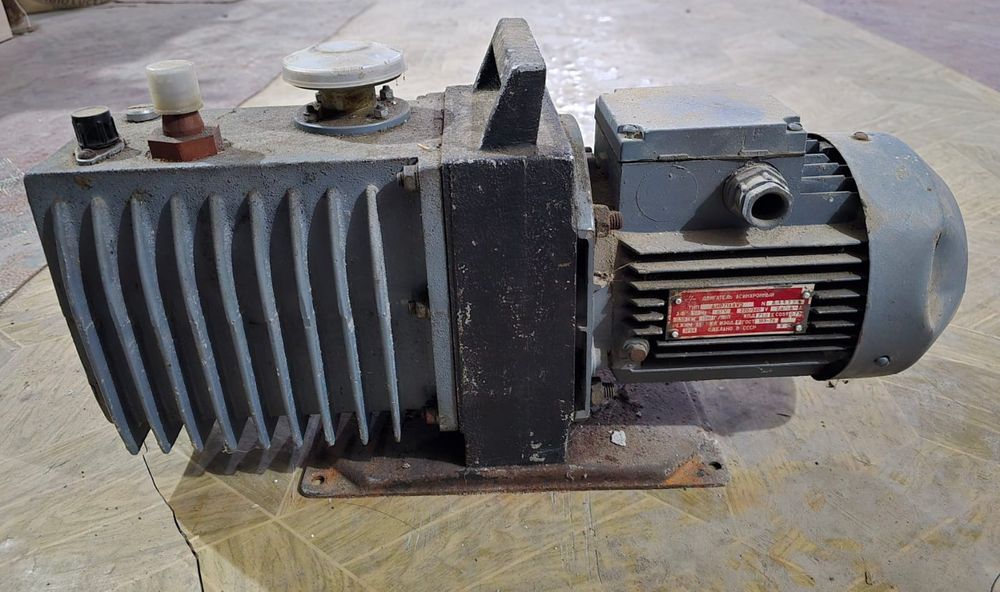 Электродвигатель с вакуумный насосом